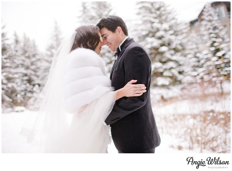vail_winter_wedding_snowy_bride_groom2